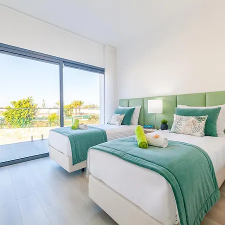 Holiday Home In Algarve With Heated Pool אלבופיירה