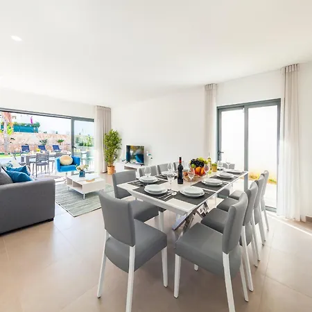 Holiday Home In Algarve With Heated Pool וילה